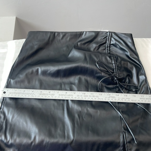 Cider, Edgy style, faux leather black mini skirt - Picture 5 of 7